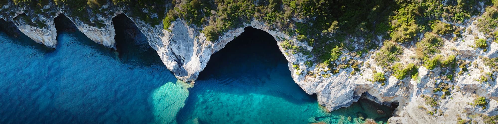 Voyage dans les Iles Ioniennes © aerial-drone / Adobe Stock