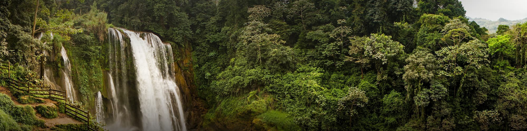 Voyage Honduras © Christopher / Adobe Stock