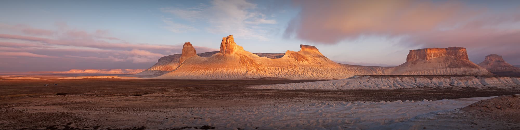 Trek au Kazakhstan : randonnée, circuit et voyage  © kiwisoul / Adobe Stock