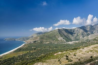 © Jackmalipan / iStock - Plage du sud de l’Albanie au nord de Sarande - Albanie Plage du sud de l’Albanie au nord de Sarande - Albanie