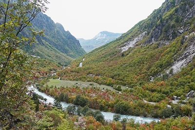 © Marianne Furlani - Vallée de Thethi - Rivière de Thethi - Albanie Vallée de Thethi - Rivière de Thethi - Albanie