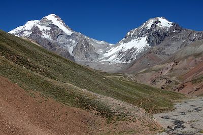 © Brandon Chalk - Vallée qui mène au camp de base - Ascension de l'Aconcagua - Province de Mendoza - Argentine Vallée qui mène au camp de base - Ascension de l'Aconcagua - Province de Mendoza - Argentine
