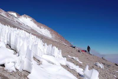 Llullaillaco : le volcan sacré des Incas (6739m)