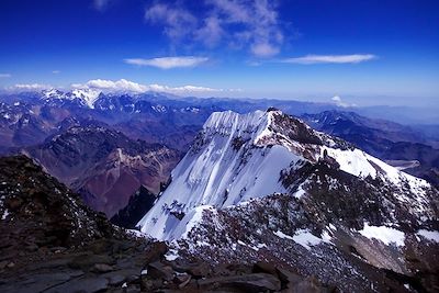 Vue sur le sommet Nord de l'Aconcagua depuis le sommet principal - Argentine