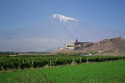 © Hélène Le Pelley - Monastère de Khor Virap et le Mont Ararat - Arménie Monastère de Khor Virap et le Mont Ararat - Arménie