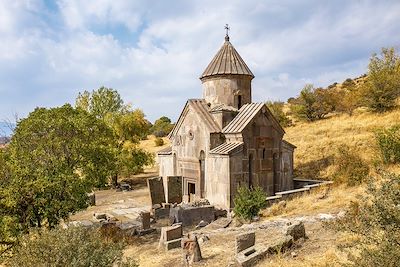© Kirill / Adobe Stock - Monastère Tsaghatskar - Arménie Monastère Tsaghatskar - Arménie