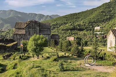 La forteresse d'Akhtala, un complexe du Xe siècle situé dans les gorges de Debet - Arménie