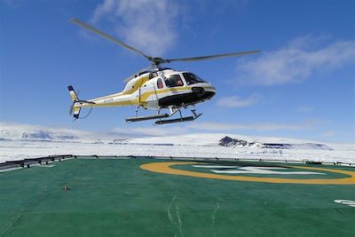 Hélicoptère sur l'Ortelius - Antarctique