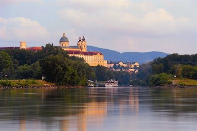 © Laurent Bouvet/RAPSODIA - L'abbaye de Melk - Sur les rives du Danube - Autriche L'abbaye de Melk - Sur les rives du Danube - Autriche