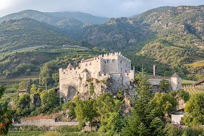 © Simone / Adobe Stock - Castelbello Ciardes - Tyrol du Sud - Italie Castelbello Ciardes - Tyrol du Sud - Italie