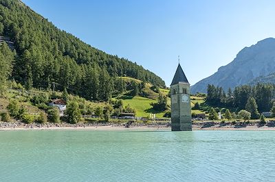 © fpwing / Getty Images - Lac de Resia - Tyrol du sud - Italie Lac de Resia - Tyrol du sud - Italie