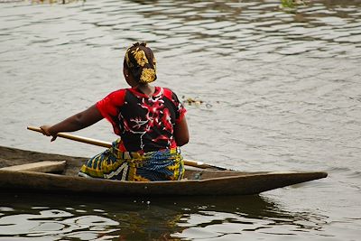 © murasal / Adobe Stock - Navigation en pirogue - Bénin Navigation en pirogue - Bénin