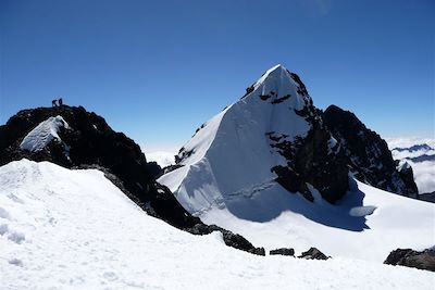 Pequeño Alpamayo (5410m) et Chachacomani (6074m)