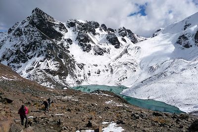 © Anne Bialek - Col Austria - Vue sur la Laguna Glaciar - Cordillère Royale - Bolivie Col Austria - Vue sur la Laguna Glaciar - Cordillère Royale - Bolivie