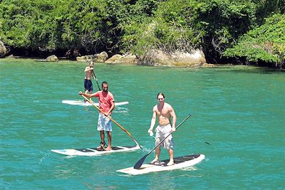 © Marcela Kovalhuk - Paddle - Paraty - État de Rio de Janeiro - Brésil Paddle - Paraty - État de Rio de Janeiro - Brésil