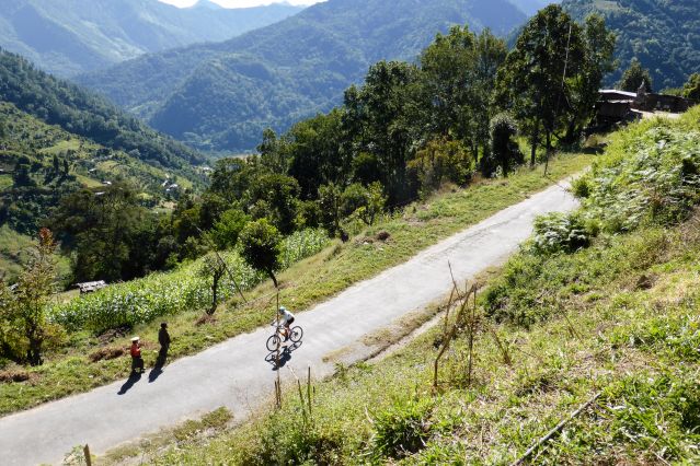 Image Le Bhoutan à vélo, sur la route du dragon