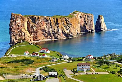 © Dennis Jarvis - Village de Percé - Canada Village de Percé - Canada