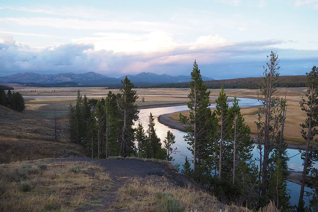 Image Kayak Yellowstone - randonnée parc national de Glacier - rafting Jasper