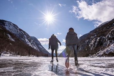 Patinage sur la rivière Malbaie - Québec - Canada