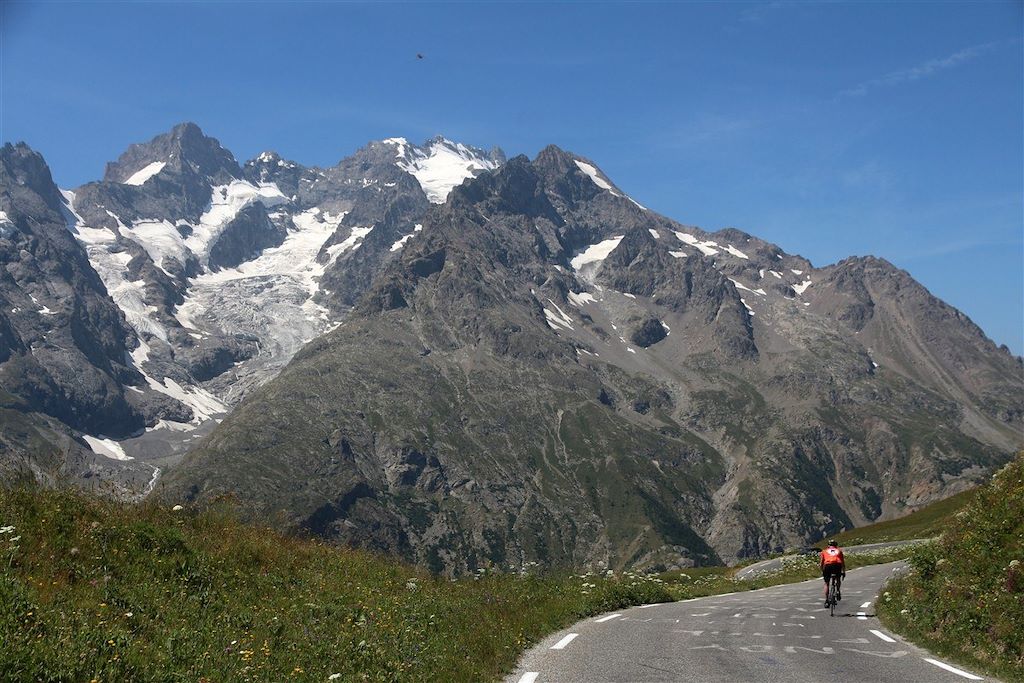 Voyage La traversée des Alpes suisses en vélo de route