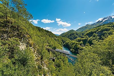 Le Tessin en train, trésor Suisse à l'italienne
