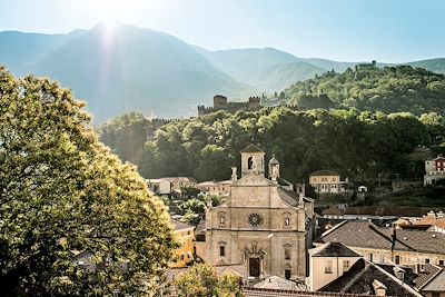 © Switzerland Tourism/Markus Buehler-Rasom - Bellinzone - Canton du Tessin - Suisse Bellinzone - Canton du Tessin - Suisse