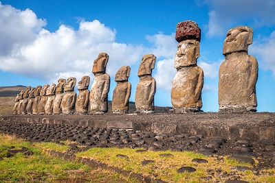 © Laurent Davoust / Alamy / Hemis - Statues Moais - île de Pâques - Chili Statues Moais - île de Pâques - Chili