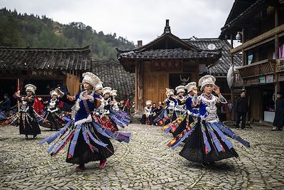 © Emmanuel Nataf - Danseuses - Miao de Langde - Chine Danseuses - Miao de Langde - Chine