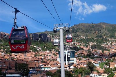 © Michael Vuillaume - Funiculaire - Medellin - Antioquia - Colombie Funiculaire - Medellin - Antioquia - Colombie