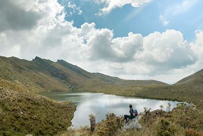 © Bryan / Adobe Stock - Randonnée - Lac Paramo - Colombie Randonnée - Lac Paramo - Colombie