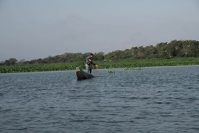 Pêcheur sur le fleuve Magdalena - Colombie