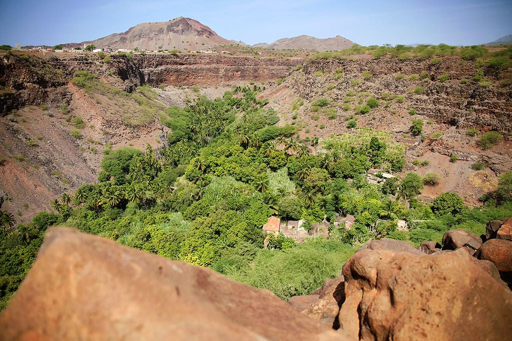 Image Découverte Des Îles Du Sud Du Cap-Vert Entre Volcan À Fogo Et Verdure A Santiago