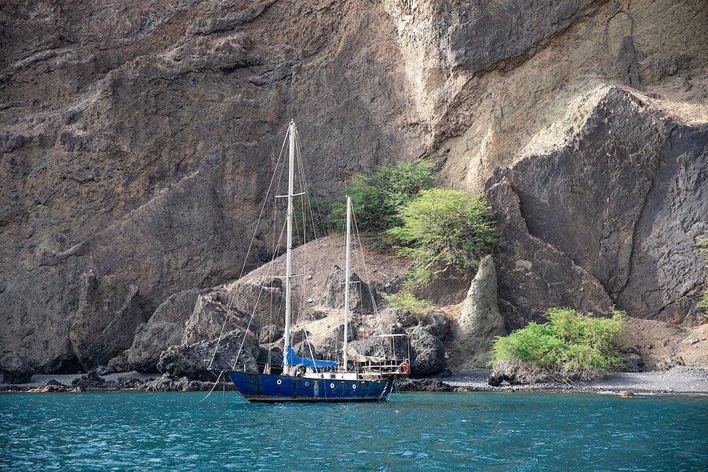 Image Découverte Des Îles Du Sud Du Cap-Vert Entre Volcan À Fogo Et Verdure A Santiago