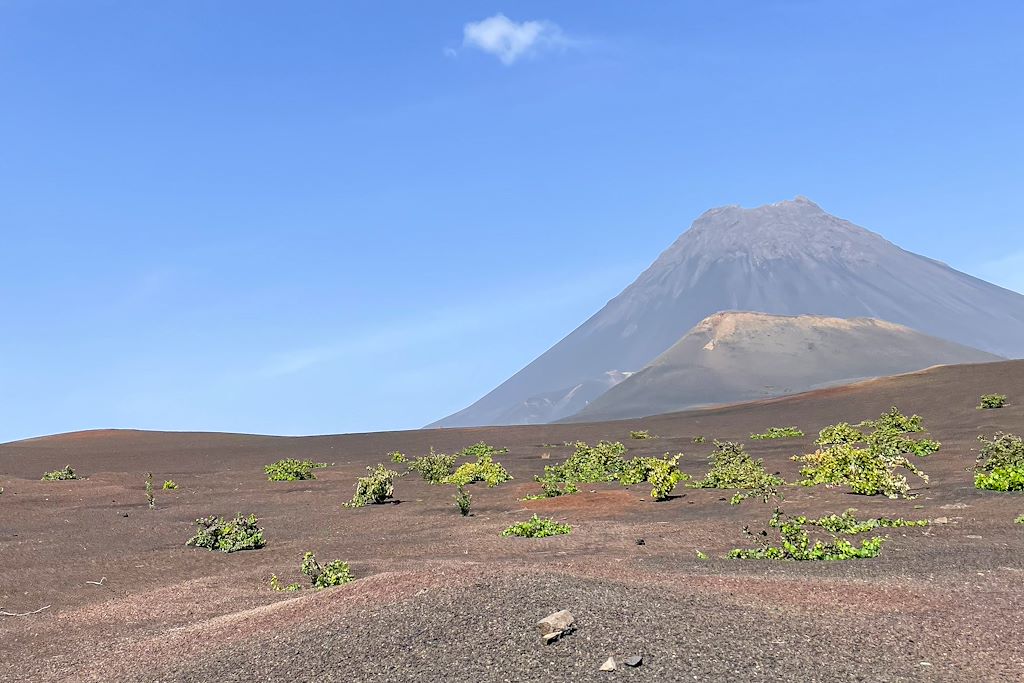 Image Découverte Des Îles Du Sud Du Cap-Vert Entre Volcan À Fogo Et Verdure A Santiago