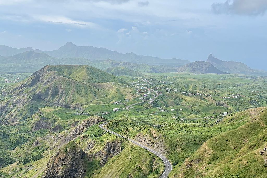 Image Découverte Des Îles Du Sud Du Cap-Vert Entre Volcan À Fogo Et Verdure A Santiago