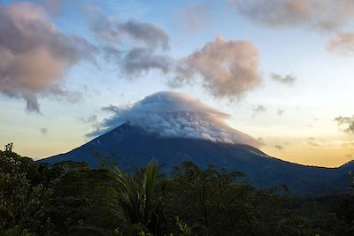 © SimonSkafar / iStock - Volcan - Costa Rica Volcan - Costa Rica