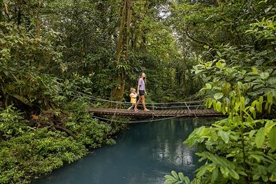 © Jordan Siemens / Getty Images - Famille au Costa Rica Famille au Costa Rica