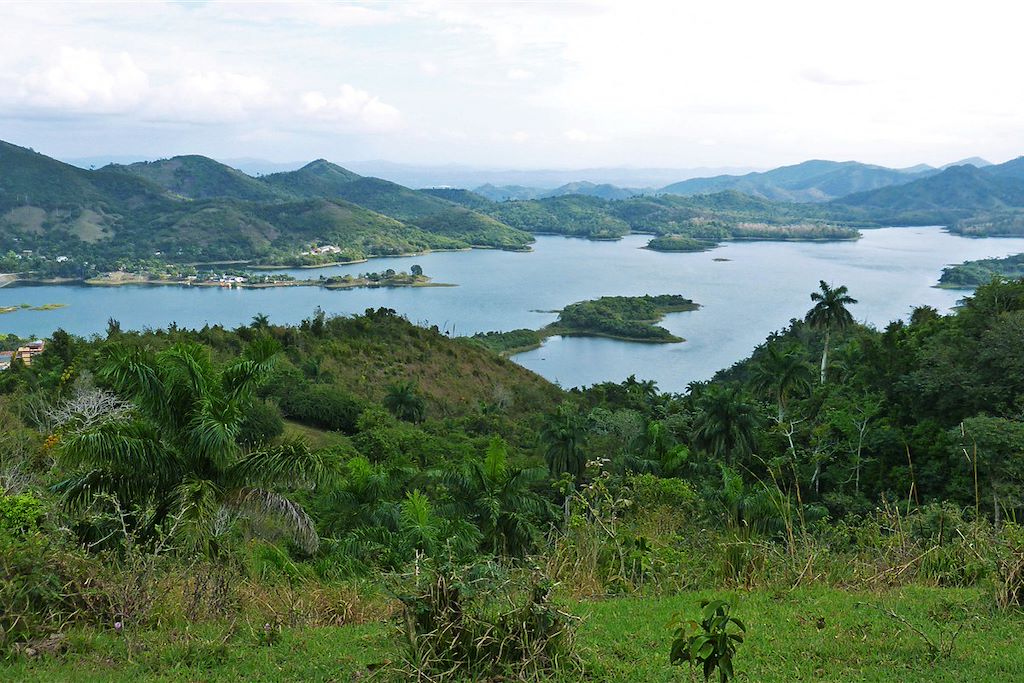 Image randonnée avec des enfants - vélo - bivouac lac Hanabanilla