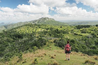 © Thomas Callens - Randonnée Pan de Azucar - Région de Vinales - Cuba Randonnée Pan de Azucar - Région de Vinales - Cuba
