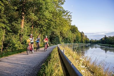 © Gebhardt Photography / Eurofun Touristik GmbH - Vélo le long de la rivière Isar - Munich - Bavière - Allemagne Vélo le long de la rivière Isar - Munich - Bavière - Allemagne