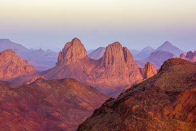 Formation rocheuse du Hoggar dans le désert du Sahara - Algérie