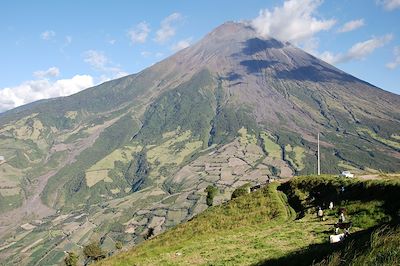 Les flancs du volcan Tungurawa qui surplombe Banos - Équateur