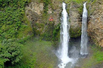 La cascade Pailón del diablo près de Banos - Equateur
