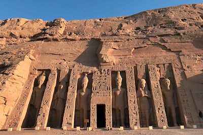 © Laurie Arnaud - temple de Nefertari - Temples d'Abou Simbel - Egypte temple de Nefertari - Temples d'Abou Simbel - Egypte