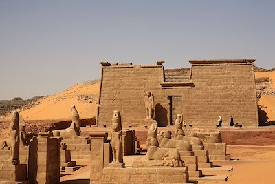 © Steven Mayor - Le temple - Lac Nasser - Egypte Le temple - Lac Nasser - Egypte
