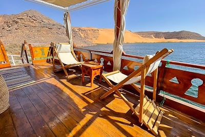 © Steven Mayor - Pont du bateau dongolah - Lac Nasser - Egypte Pont du bateau dongolah - Lac Nasser - Egypte