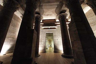 © Tawfiq Bedrane - Son et lumière au Temple d'Isis (Philae) - Egypte Son et lumière au Temple d'Isis (Philae) - Egypte