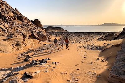 Marche dans le désert nubien - Egypte
