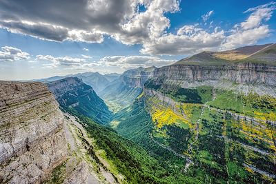 © elxeneize / iStock - Vallée d'Ordesa - Pyrénées - Espagne Vallée d'Ordesa - Pyrénées - Espagne