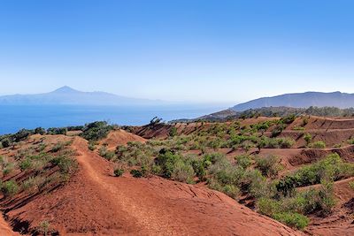 © RobertSchneider / iStock - Vue sur Tenerife - La Gomera - Canaries - Espagne Vue sur Tenerife - La Gomera - Canaries - Espagne